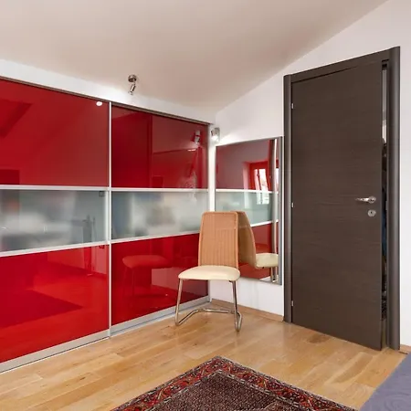 Luxury 3 Bedroom Apartment *