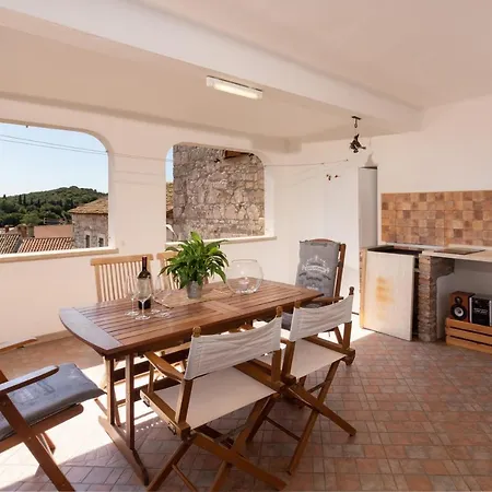 Luxury 3 Bedroom Appartamento