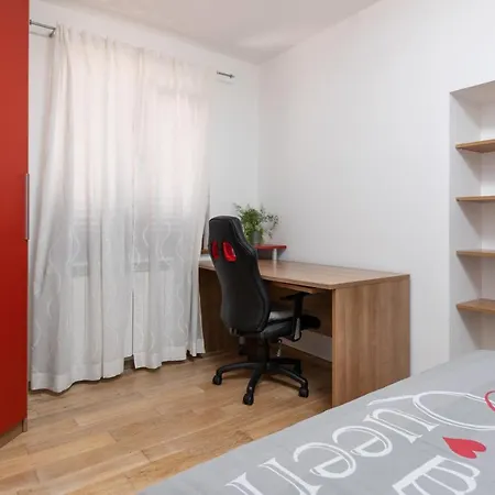 Luxury 3 Bedroom *